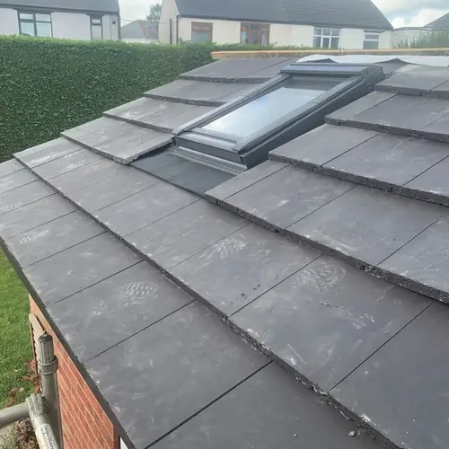 Tiled single-storey extension roof with a fitted roof window