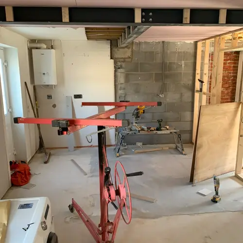 Steel beam installation for an open-plan knock-through